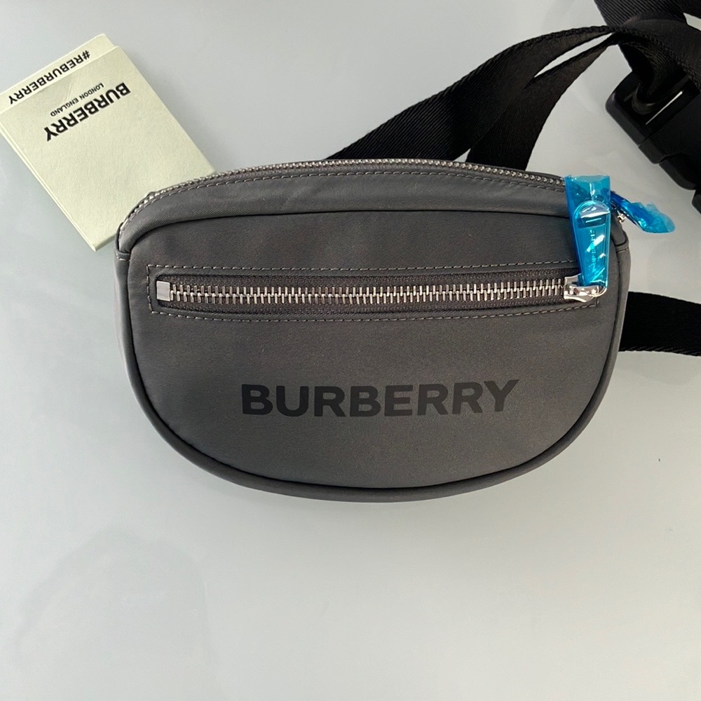 100% Authentic!Burberry Gray Belt Bag with Black Strap and Silver Zipper - Picture 2 of 12